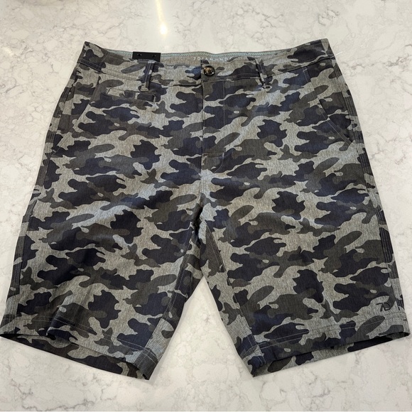 7 Diamonds Other - 7 Diamonds 32" Green Gray Camo Camouflage Performance Cloudbreak Shorts NWT